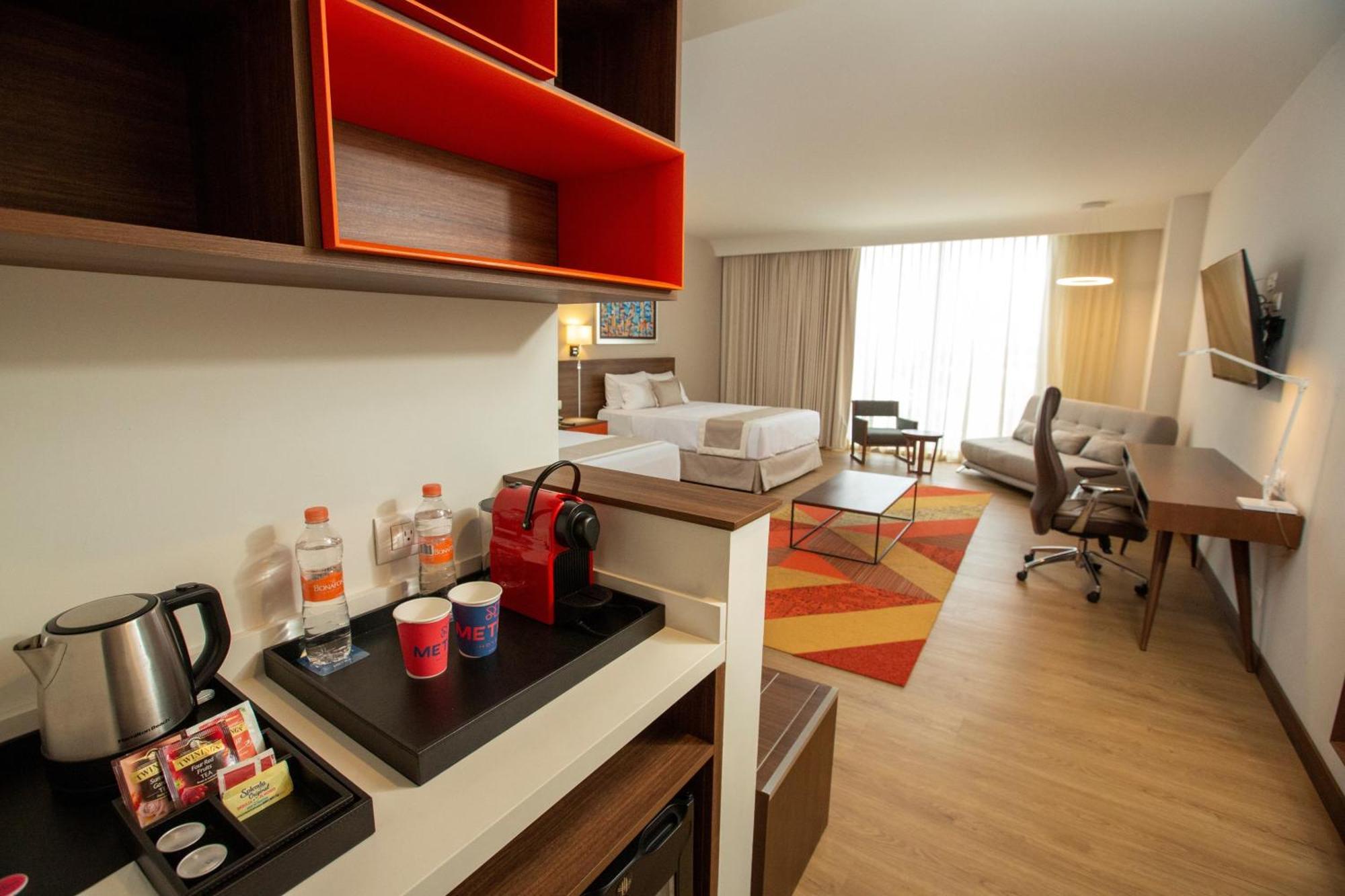 Metria Hotel Леон Экстерьер фото A typical studio room at a Residence Inn